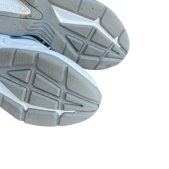 New Balance women’s size 8.5 White and Light Blue Athletic Shoes - Picture 9 of 10